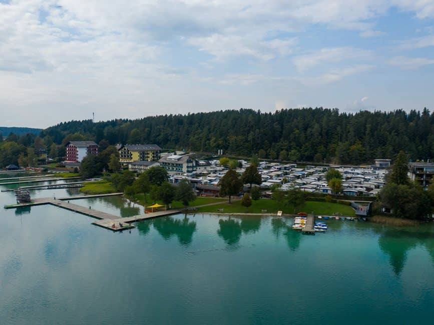 Luftbild von Camping Nord und dem Seeufer von Osten
