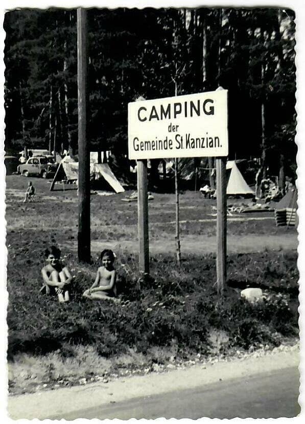 Um 1960: Historisches Schild „Camping der Gemeinde St. Kanzian“ um 1960