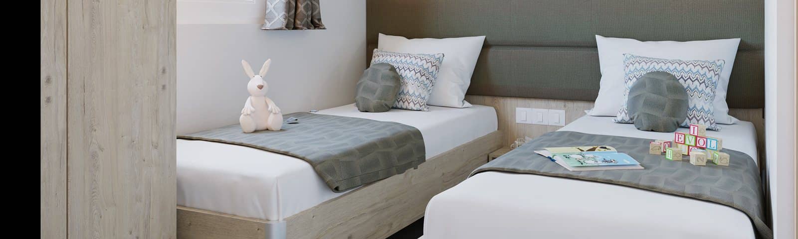 Schlafzimmer mit zwei Einzelbetten in einem Mobile Home