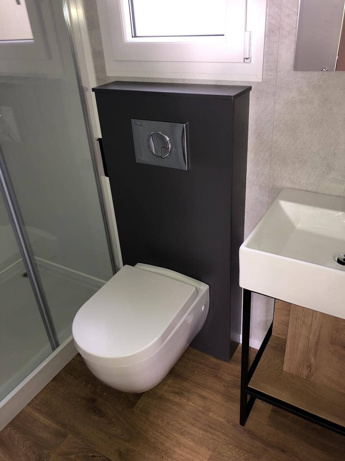 WC und Waschbecken im Veezia